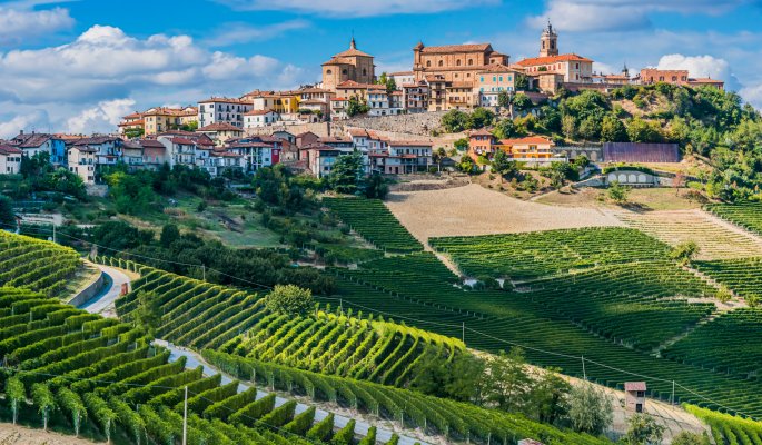 La Mora Cuneo Langhe Piemont Italien © monticellllo - stock.adobe.com