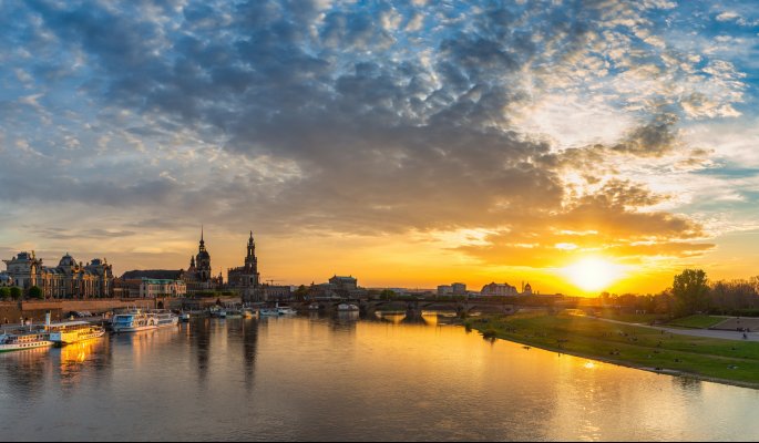 Dresden Elbe Sachsen Deutschland © Noppasinw - stock.adobe.com