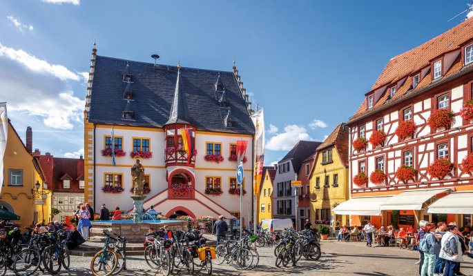 Volkach Fränkisches Weinland Main Franken Bayern Deutschland © Sina Ettmer - stock.adobe.com